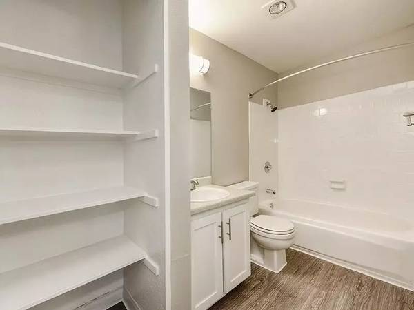 1BR/1BA Apartment · Fairfax photo 5
