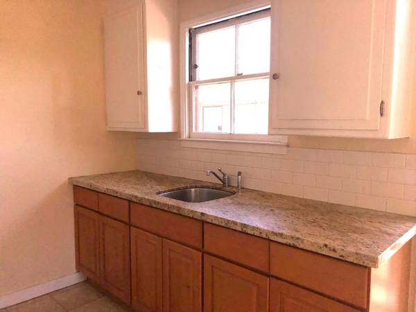 1BR/1BA Apartment on San Pablo Ave · Berkeley photo 5