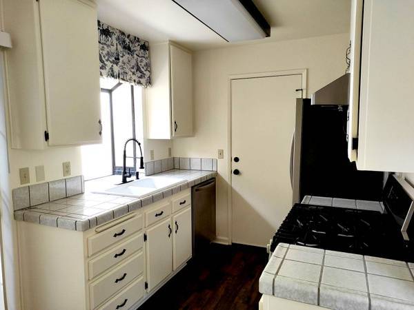 1BR/1BA Apartment · Capitola photo 3