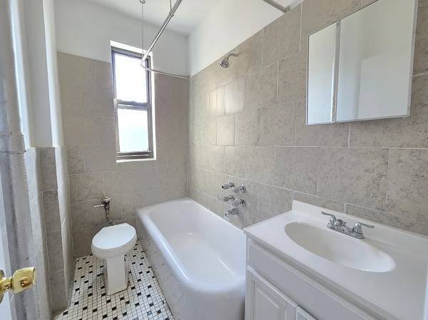 2BR/1BA Apartment on E 14th St · Brooklyn photo 3