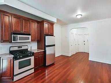 1BR/1BA Apartment on E 85th St · New York photo 3