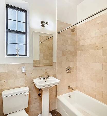 1BR/1BA Apartment on E 85th St · New York photo 5