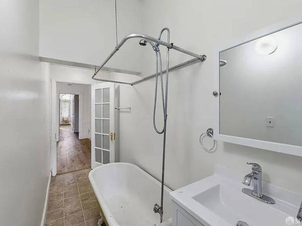 1BR/1BA Apartment · Alameda photo 5