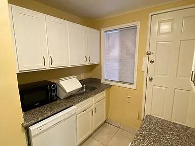 1BR/1BA Apartment · Oakland photo 3