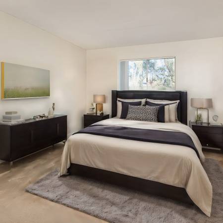 2BR/1BA Apartment · Oakland photo 2