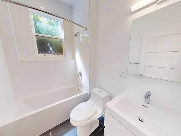 1BR/1BA Apartment · Oakland photo 5
