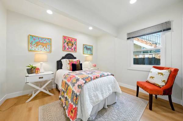 2BR/1BA Apartment · Oakland photo 3