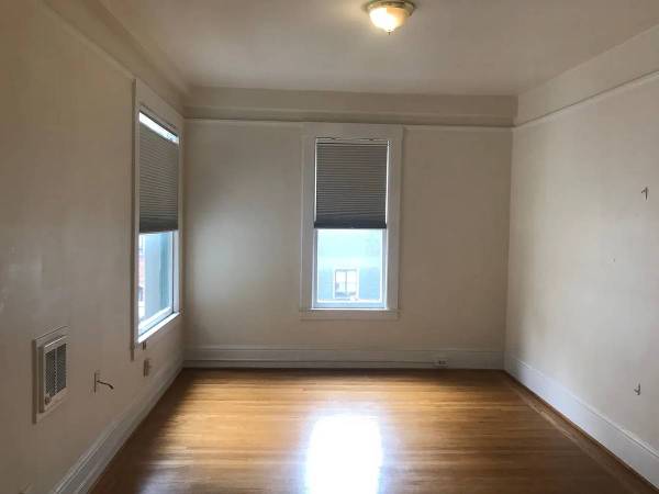 0BR/1BA Apartment · Oakland photo 2