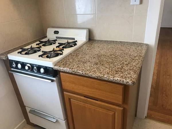 0BR/1BA Apartment · Oakland photo 3