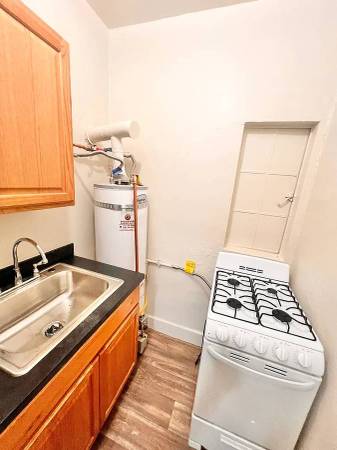 1BR/1BA Apartment · Oakland photo 5