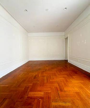 1BR/1BA Apartment on Ward Ave · Bronx photo 2