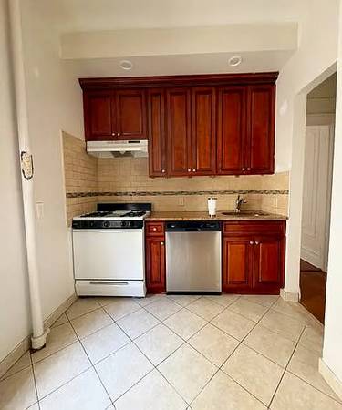 1BR/1BA Apartment on Ward Ave · Bronx photo 5