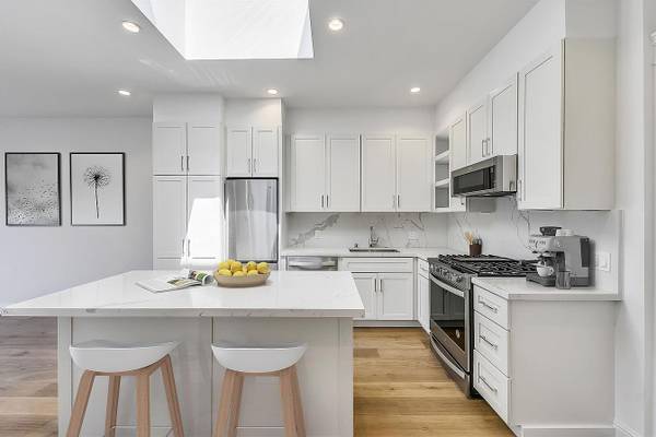 2BR/2BA Apartment · San Francisco photo 2