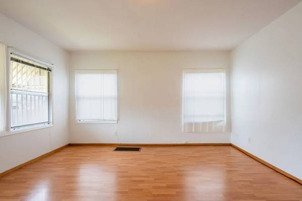 2BR/1BA Apartment · Oakland photo 2