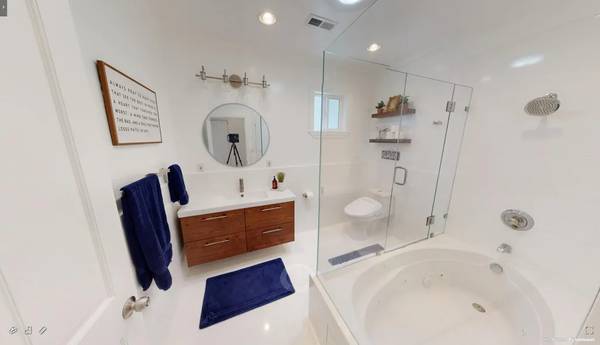 2BR/1BA Apartment · Oakland photo 3