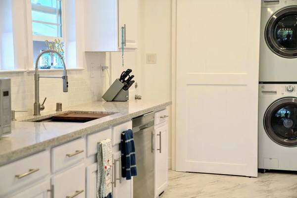 2BR/1BA Apartment · Oakland photo 4