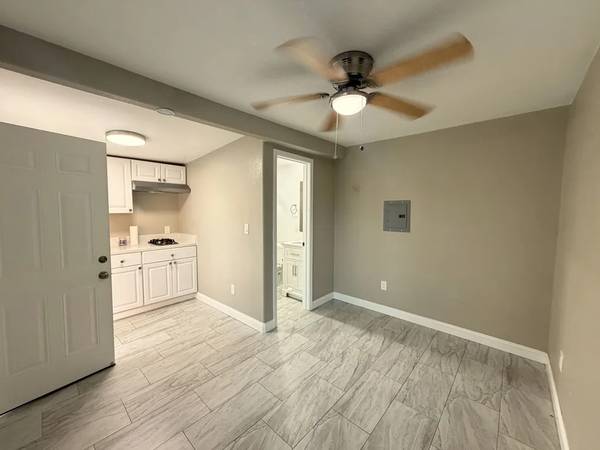 1BR/1BA Apartment · Oakland photo 4