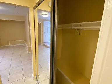 1BR/1BA Apartment · Oakland photo 4