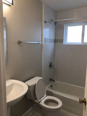 2BR/1BA Single Family House on Liberty St · El Cerrito photo 3