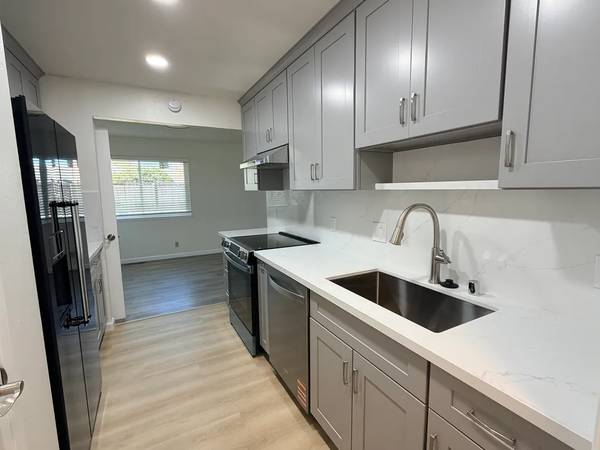 2 Bed (Both are Master-Suites) and 2.5 Bathrooms - Union City photo 5