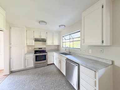 1BR/1BA Single Family House on Meadowlark Way · Hercules photo 4