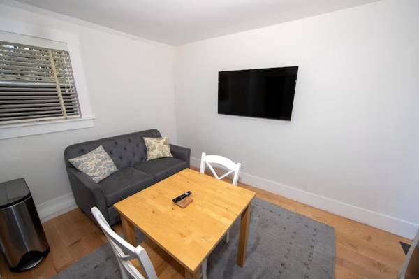1BR/1BA Apartment · Menlo Park photo 2
