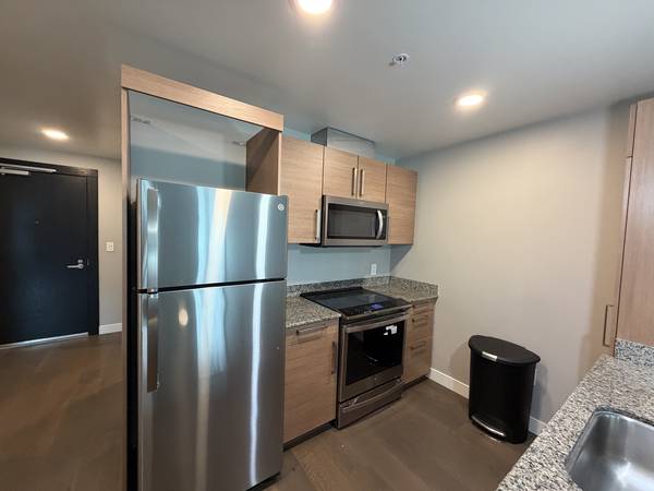 The Hayes Condos photo 4