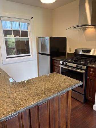 1BR/1BA Duplex · Sebastopol photo 4