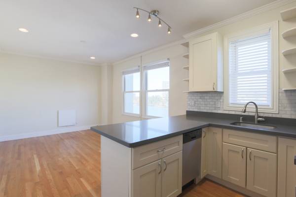 1BR/1BA Apartment · Oakland photo 2