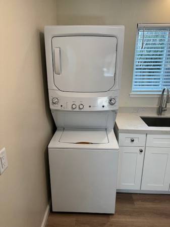 2BR/1BA Duplex on Laverne Avenue · Aptos photo 3