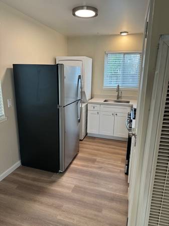 2BR/1BA Duplex on Laverne Avenue · Aptos photo 5