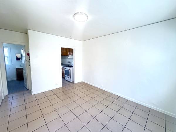 0BR/1BA Apartment · Oakland photo 4