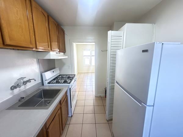 0BR/1BA Apartment · Oakland photo 5