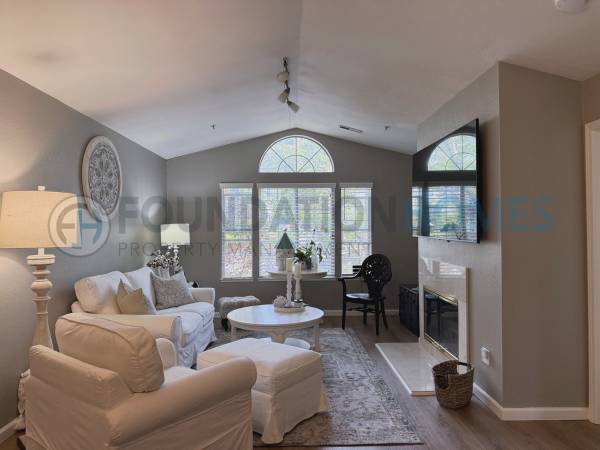 2BR/2BA Condo on Bridle Path Ln · Novato photo 3