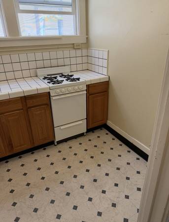0BR/1BA Apartment · Hollister photo 2