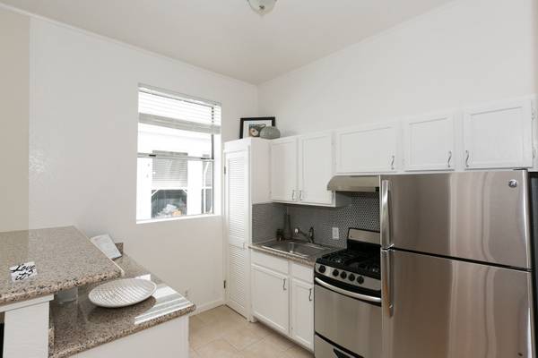 0BR/1BA Apartment on 20th Street · San Francisco photo 5