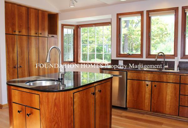 33 College Ct photo 5