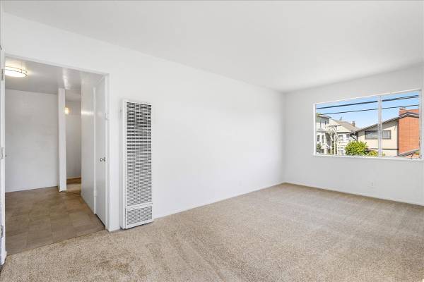 2BR/1BA Apartment on Pacific Ave · Oakland photo 3