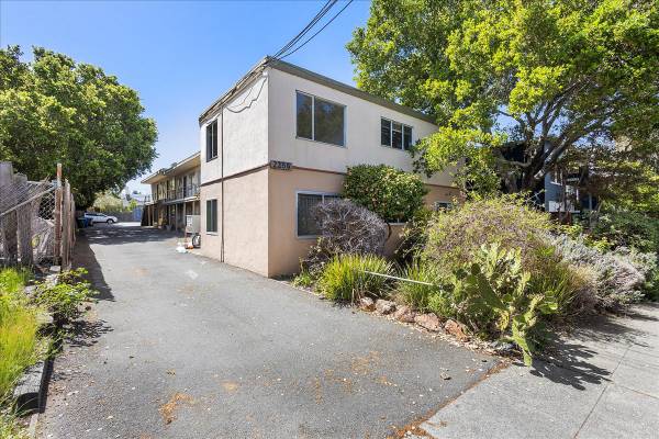 2BR/1BA Apartment on Pacific Ave · Oakland