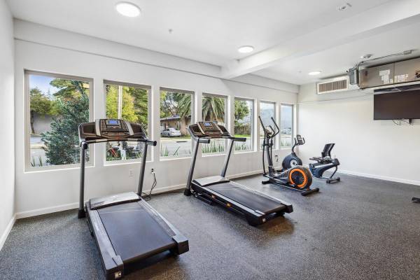 2BR/2BA Apartment on & 755 Wilson Street · Santa Rosa photo 2