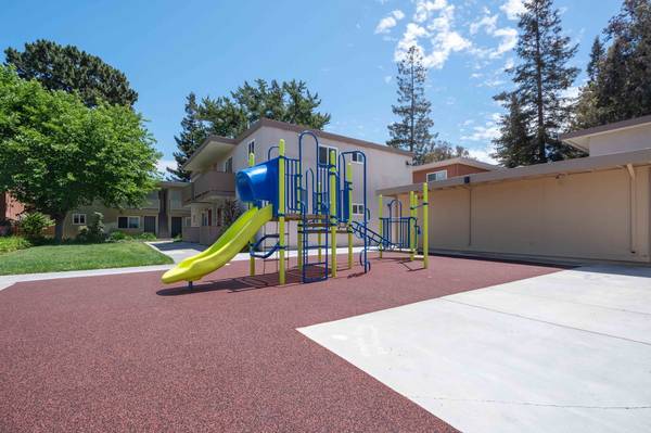 Apartments on N Temple Dr · Milpitas photo 5