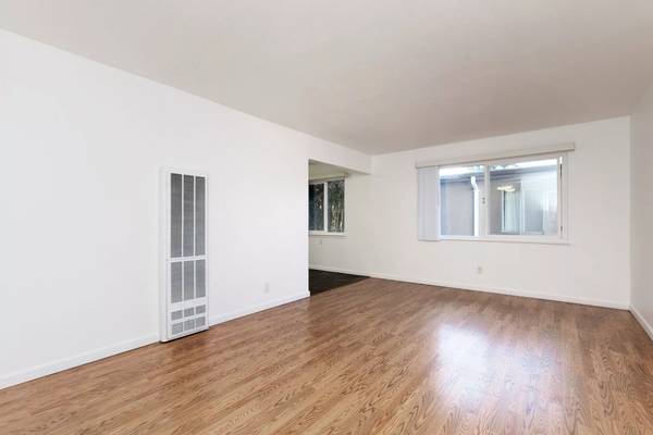 1BR/1BA Apartment on Staten Ave Apt J · Oakland photo 2