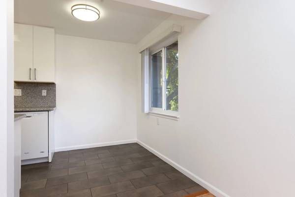 1BR/1BA Apartment on Staten Ave Apt J · Oakland photo 3