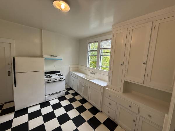 2BR/1BA Apartment on Cabrillo · San Francisco photo 5