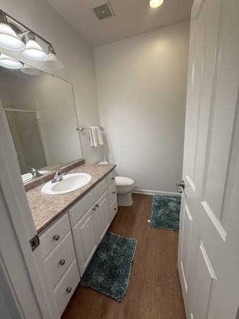 2BR/2BA Townhouse · Gilroy photo 4