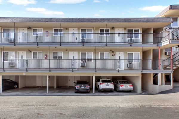 1BR/1BA Apartment on Mt. Diablo Blvd · Lafayette photo 3