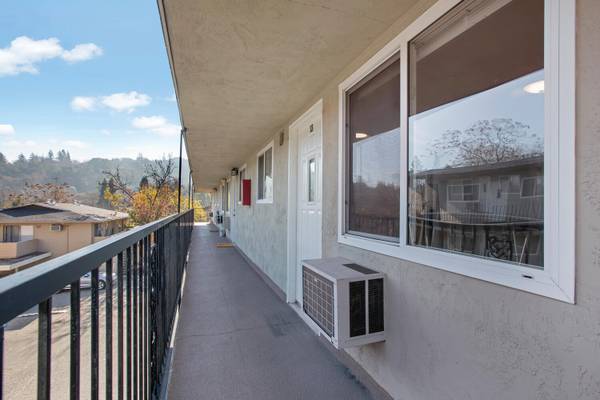 1BR/1BA Apartment on Mt. Diablo Blvd · Lafayette photo 5