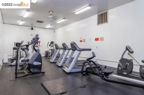 1BR/1BA Condo · Emeryville photo 2