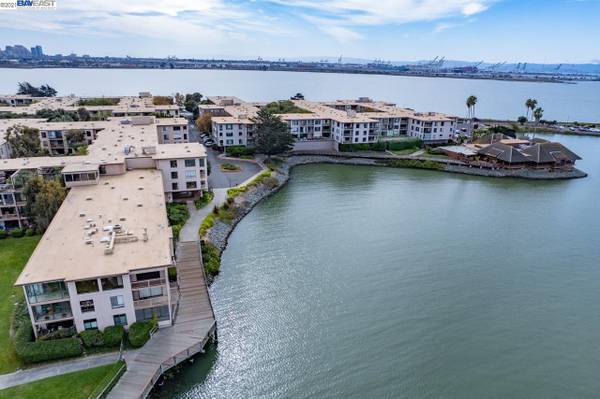 1BR/1BA Condo · Emeryville photo 3