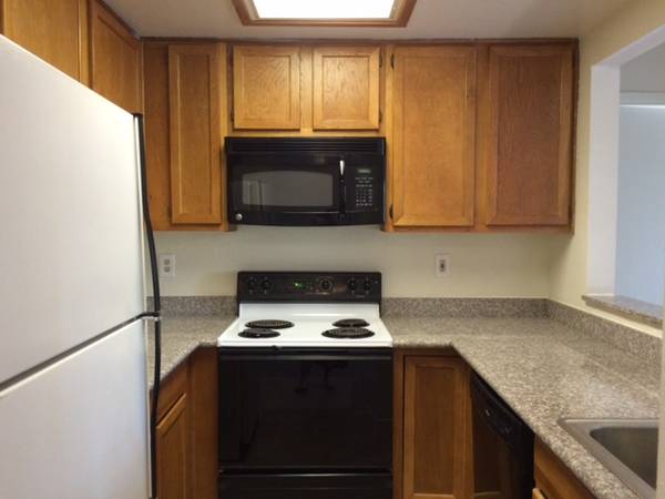 Castlewood Apartments photo 5
